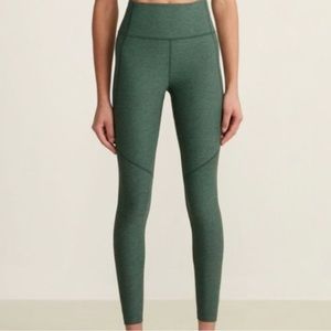 NWT Outdoor Voices Warmup Leggings in Hunter Green XS